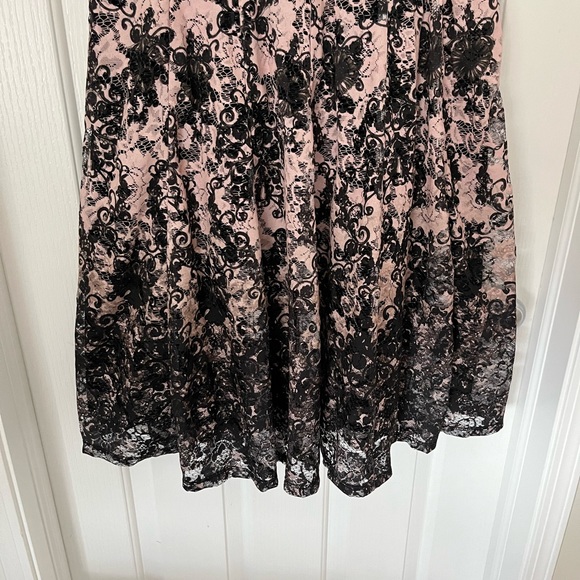 VGUC LAURA Spring Summer Weddings Graduation Prom Sleeveless Dress SIZE 14P. - Picture 2 of 3